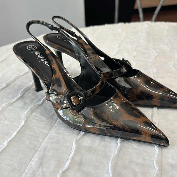 Faux Leather Leopard Sling Back Pointed Court Heels - Picture 4 of 11